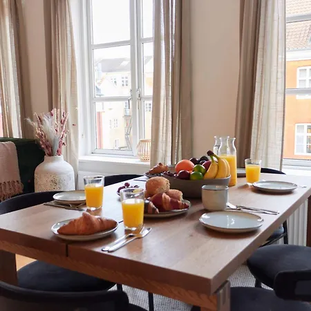 Appartement Stunning 2 Bedroom On Nyhavn With Private Balcony