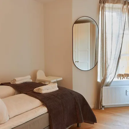 Appartement Stunning 2 Bedroom On Nyhavn With Private Balcony *