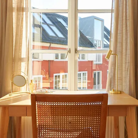 Stunning 2 Bedroom On Nyhavn With Private Balcony Appartement *