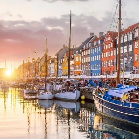 Appartement Stunning 2 Bedroom On Nyhavn With Private Balcony *