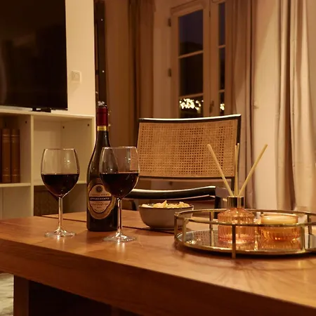 Stunning 2 Bedroom On Nyhavn With Private Balcony شقة *